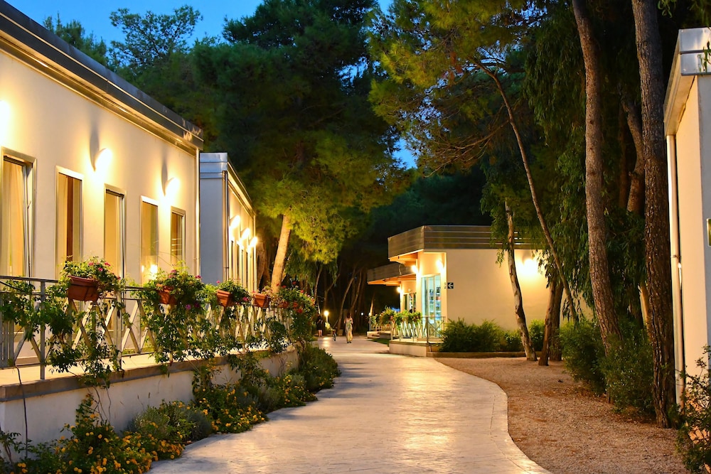 SIRA RESORT 65/71