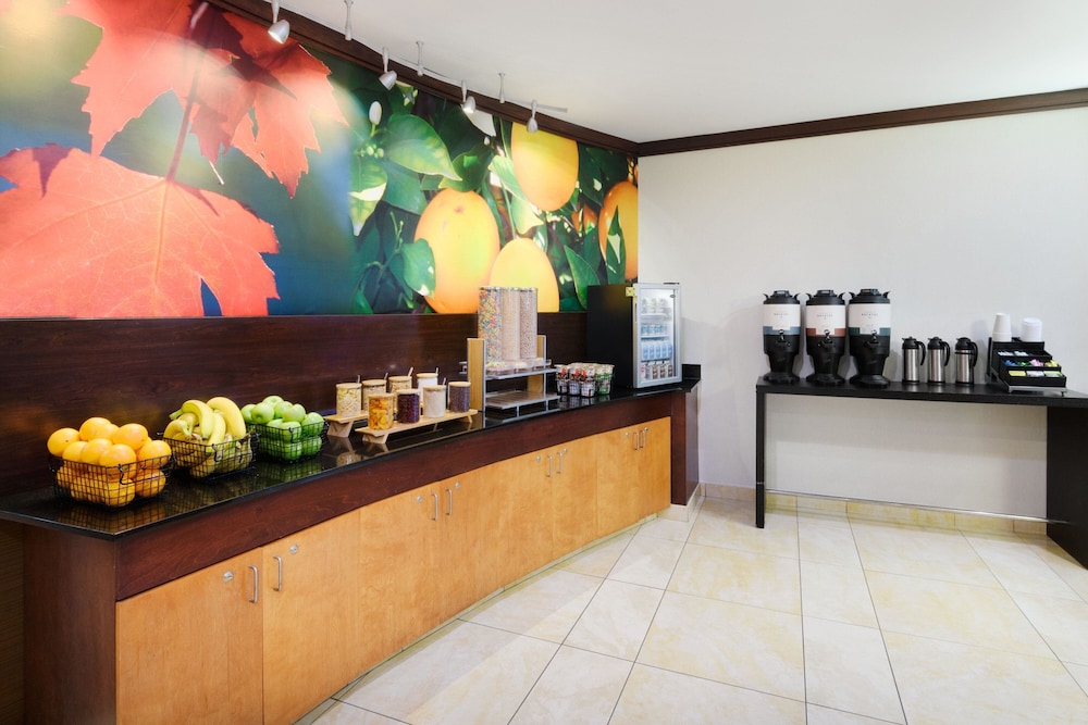 Fairfield Inn And Suites By Marriott Ft Pierce 8/50