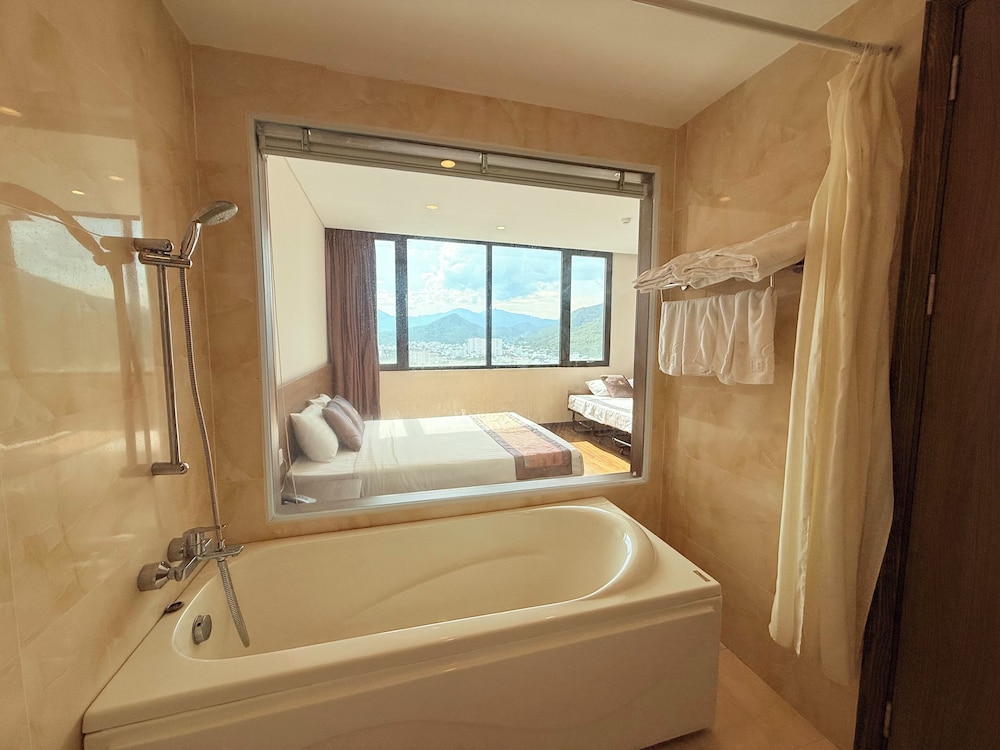Lenid Nha Trang Hotel 64/66