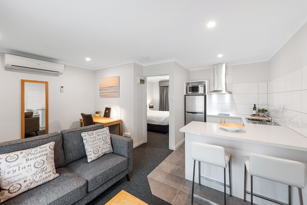 Fawkner Suites Serviced Apartments 41/64
