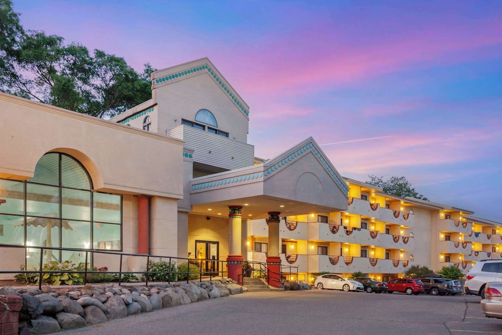 Atlantis Family Waterpark Hotel, an Ascend Collection Hotel 5/60