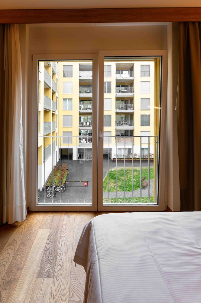 Los Lorentes Residences 10/50