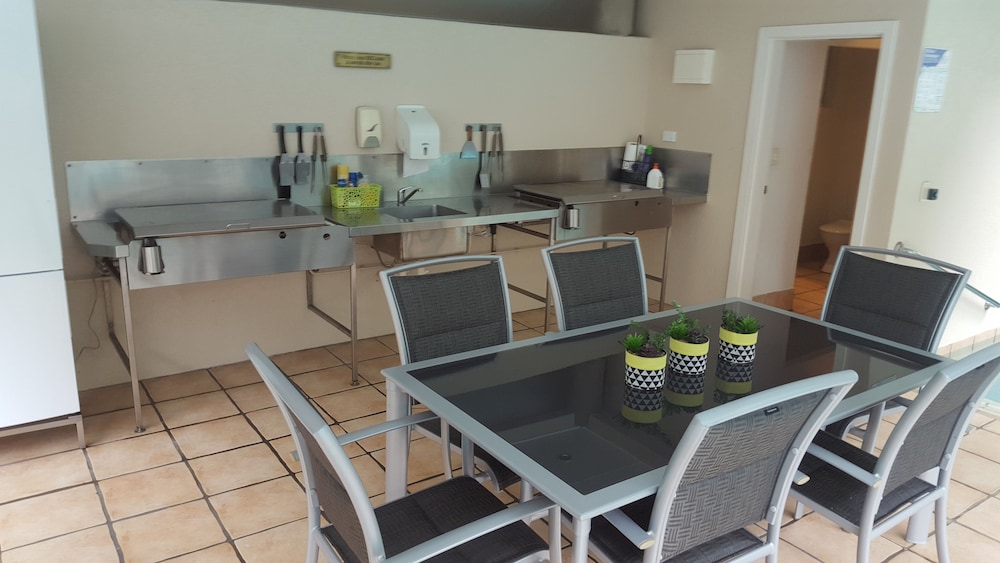 Cayman Villas Port Douglas 11/16