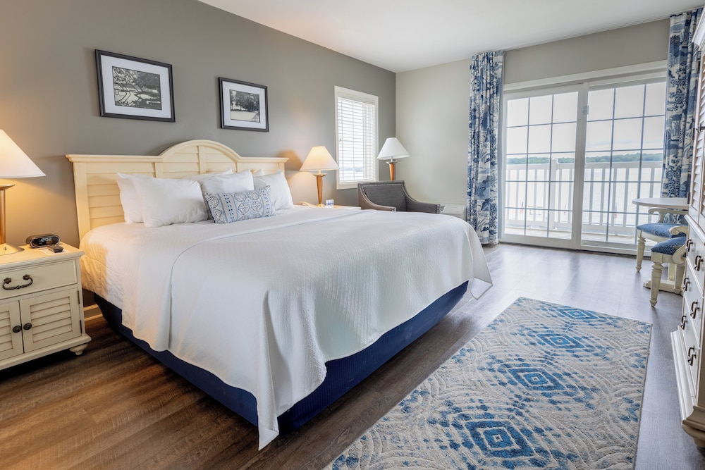 Bay Pointe Inn 14/50