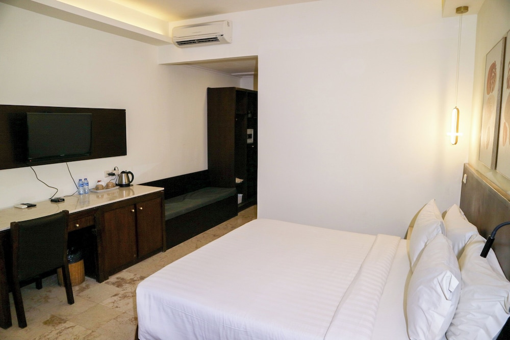 The Lagoon Bali Pool Hotel and Suites 11/50