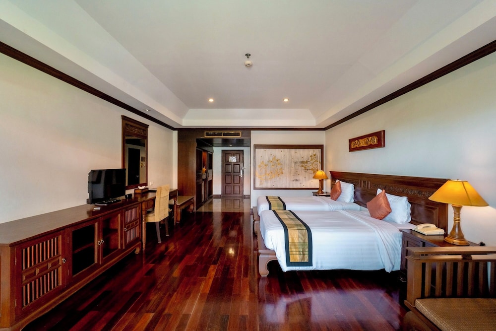 Avalon Beach Resort 24/74