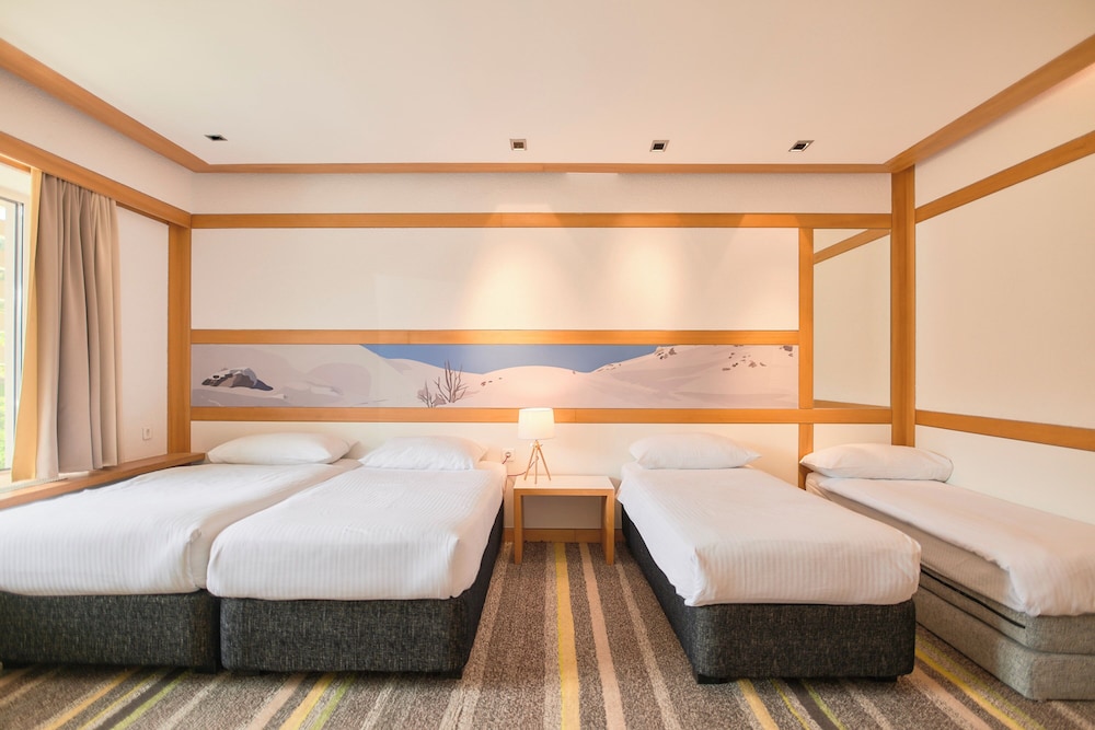 ROOM, TRIPLE, MOUNTAIN VIEW, BALCONY