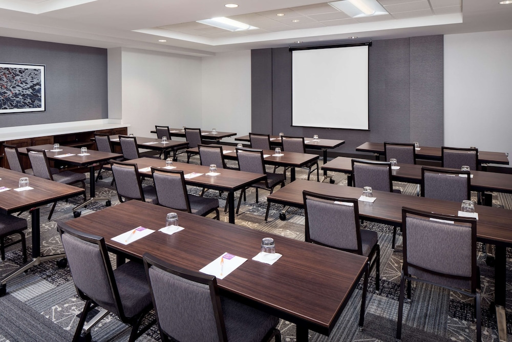 Hyatt Place Mount Pleasant Towne Centre 41/45