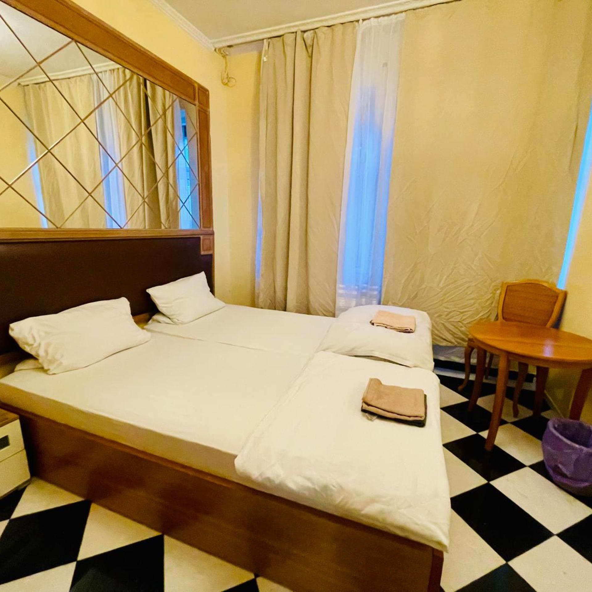 Hotel Pension De Lux 5/19