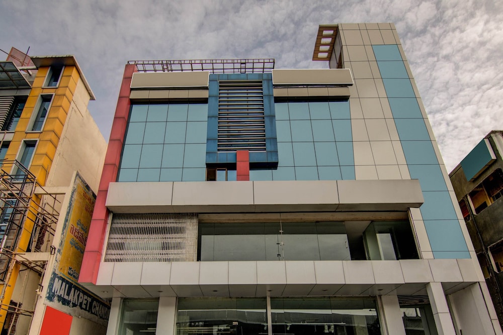 OYO 14669 Mayur's Residency 3/25