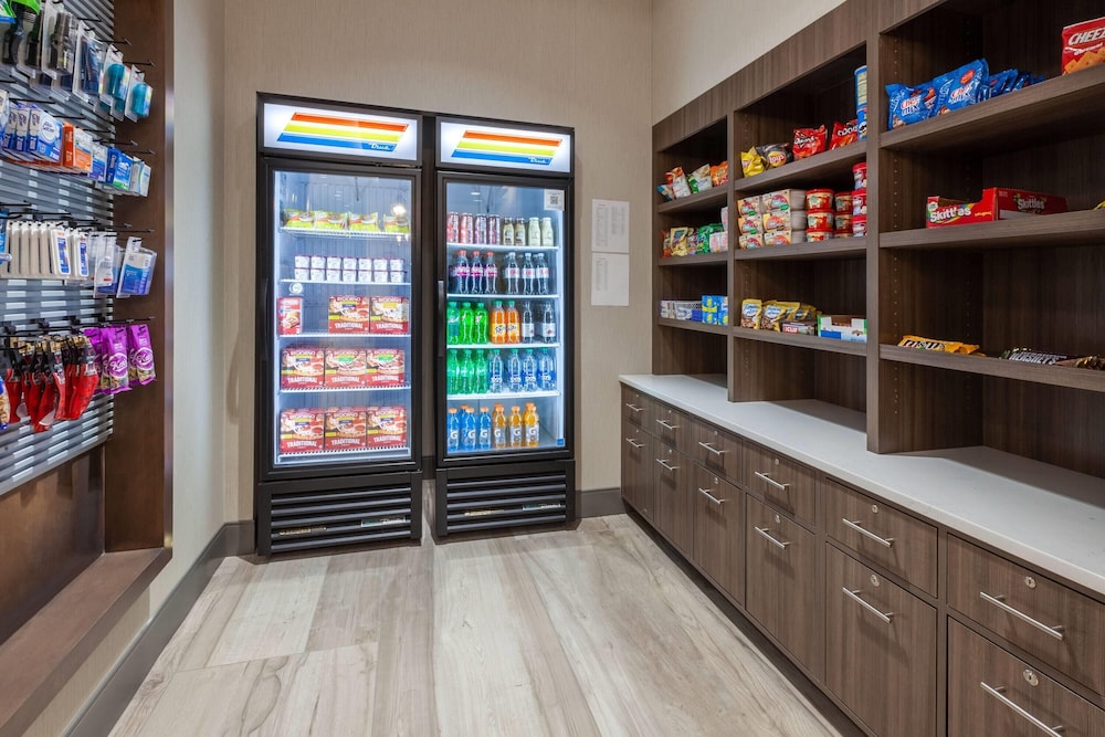 La Quinta Inn & Suites by Wyndham Middletown-Goshen 29/36
