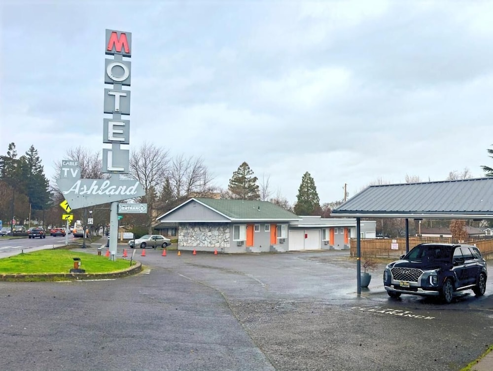 Ashland Motel 34/46