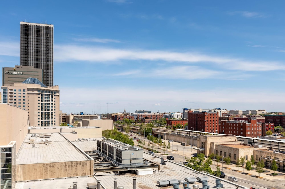 Wyndham Grand Oklahoma City Downtown 64/68
