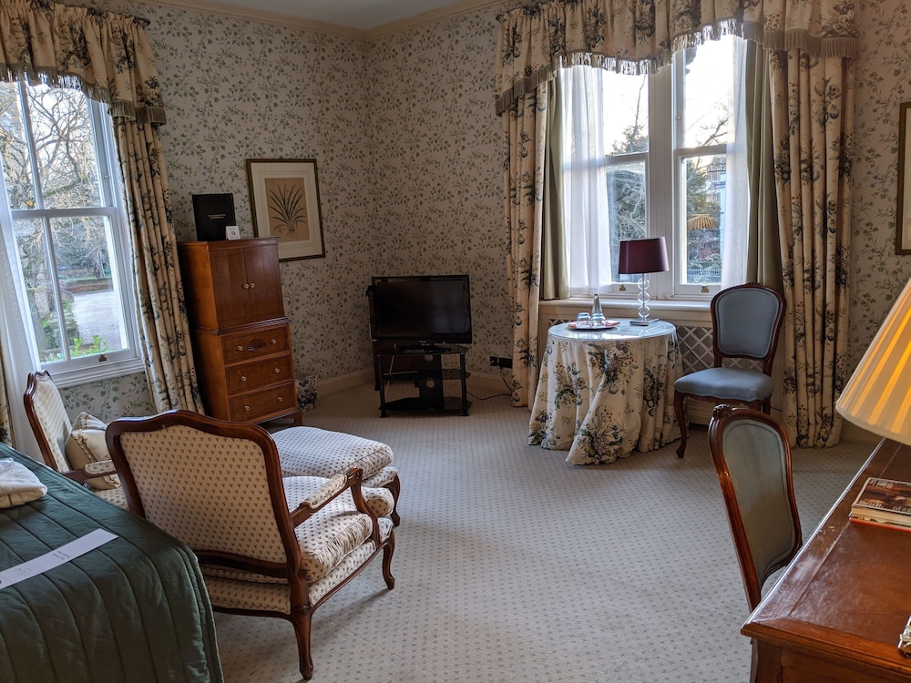 Cotswold Lodge Hotel 41/64