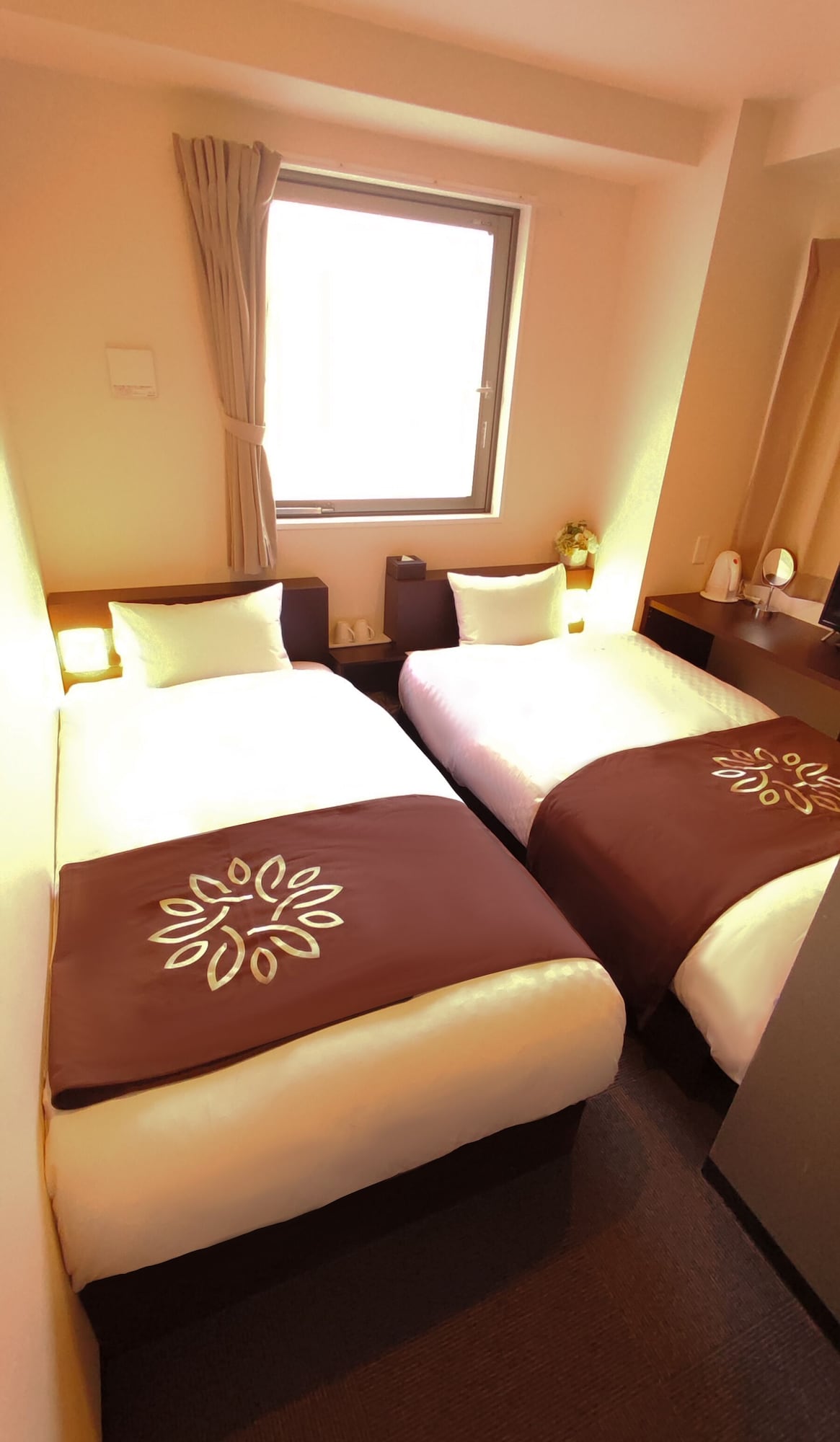 COMFORT, TWIN BEDS, CITY VIEW