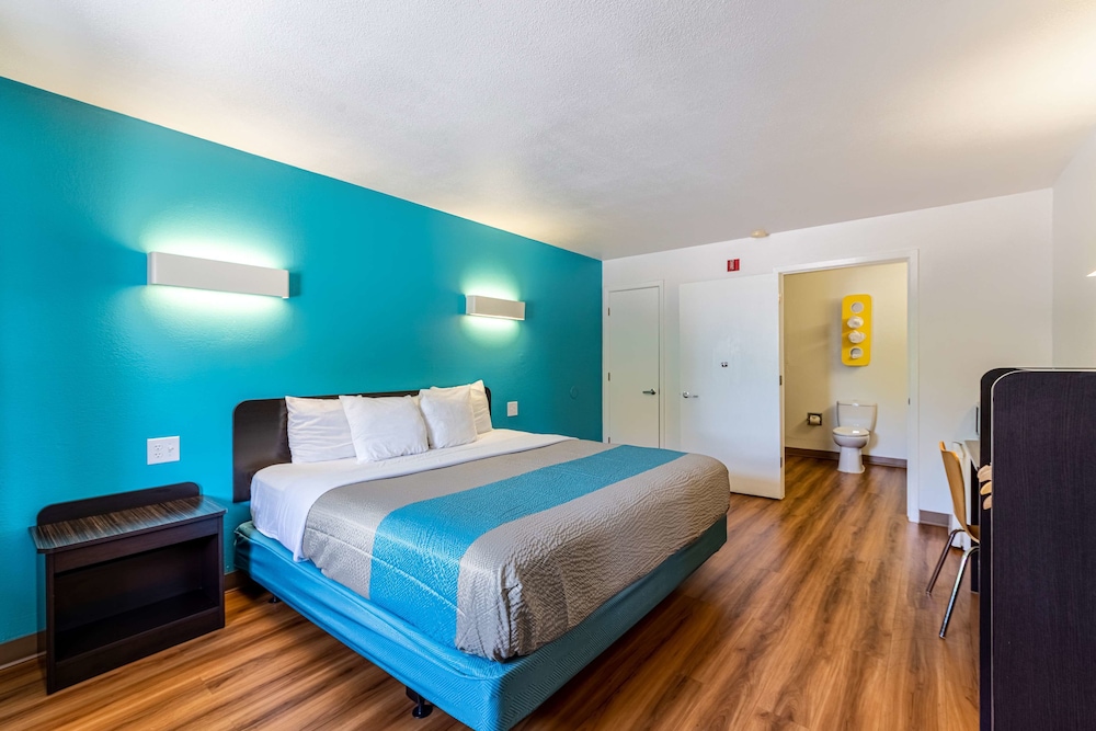 Motel6 Georgetown, TX 24/40