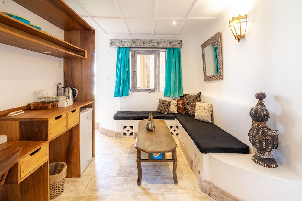 Nomad Beach Resort 42/76