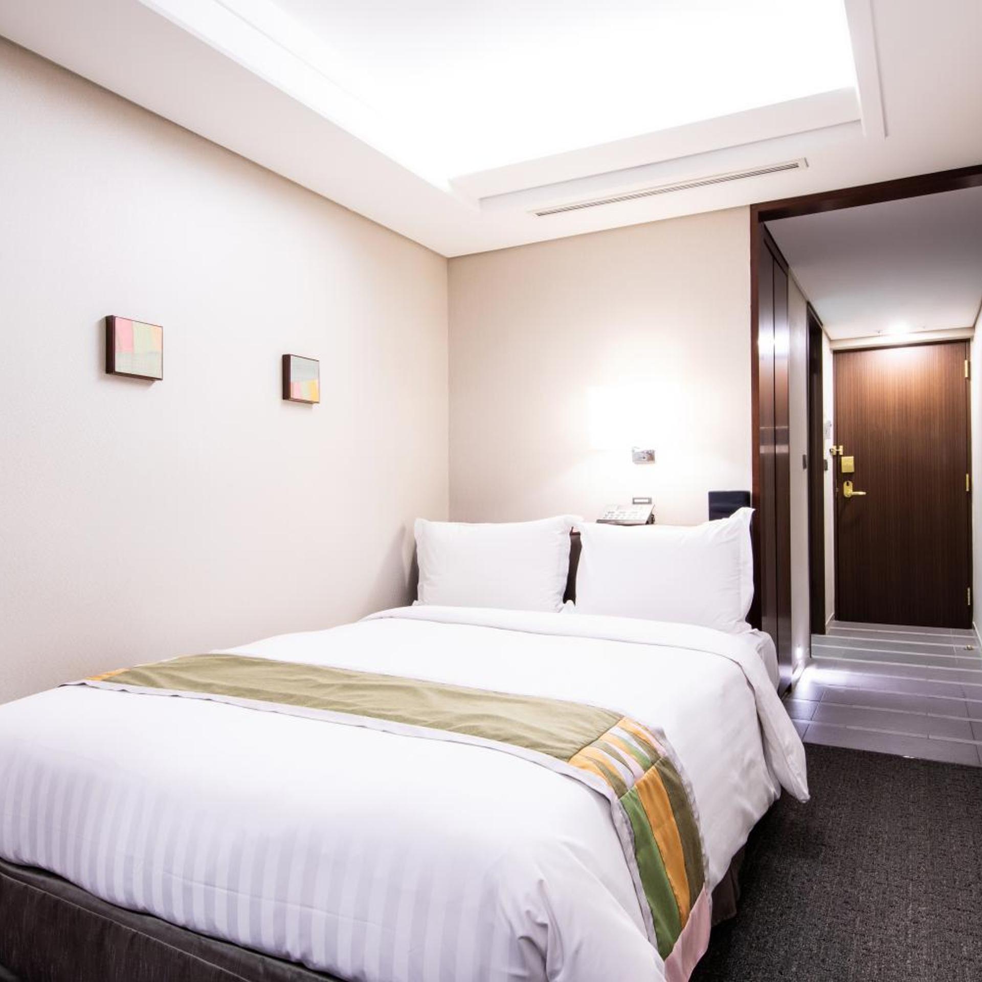 Semi Room, Semi Double Bed