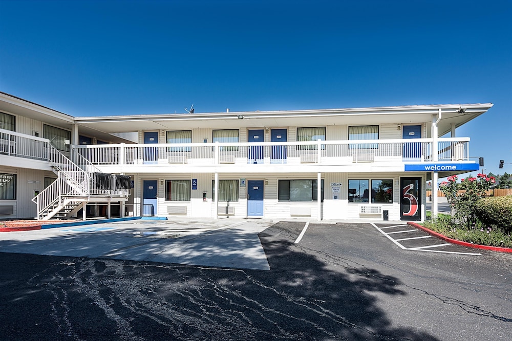 Motel6 Sparks, NV - Airport - Sparks 7/52