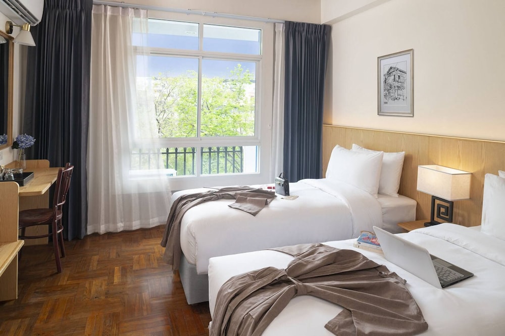 Premier, Twin Beds