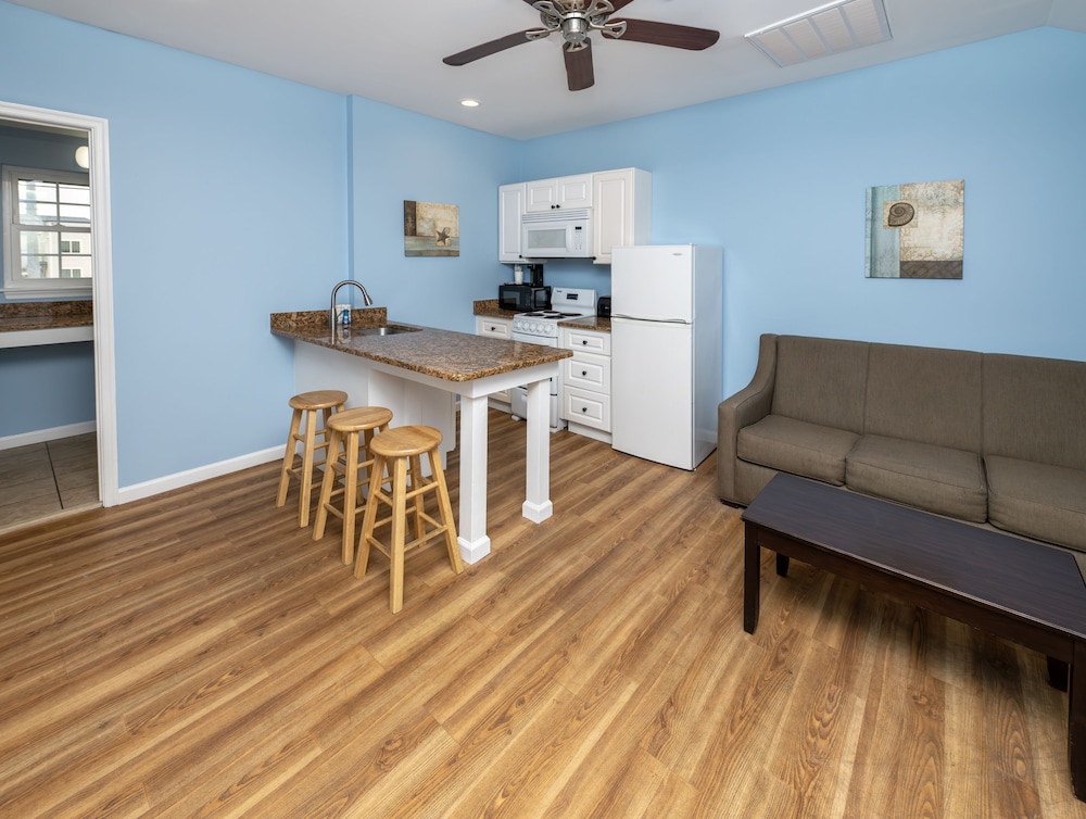 Commander Beach House Hotel 30/50