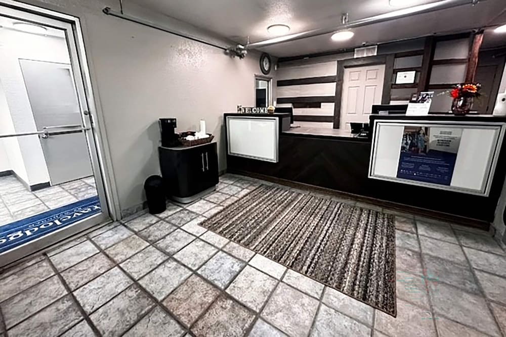 Studio City Suites, a Travelodge by Wyndham 8/37