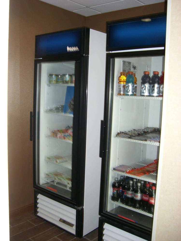 Hampton Inn Suites Pueblo North 17/42