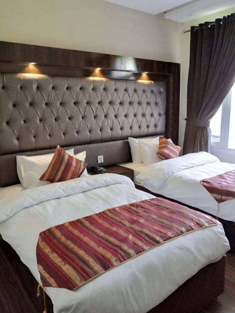 Legend Hotel Hunza 7/17