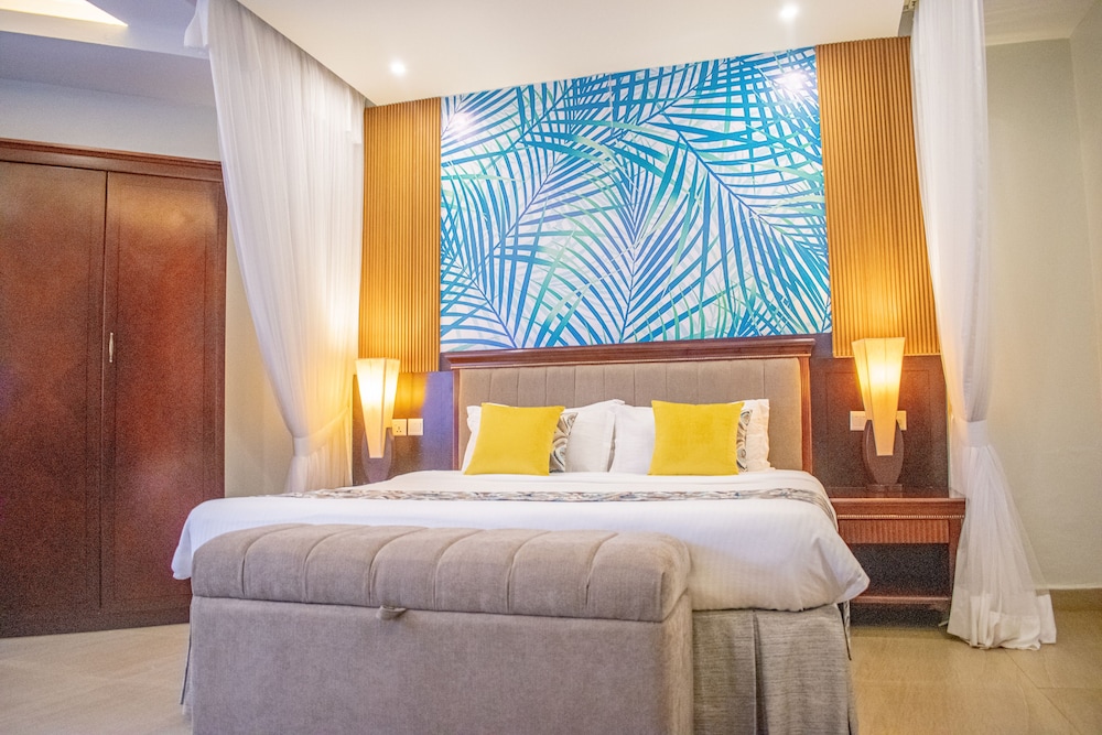3 BEDROOMS, SUITE