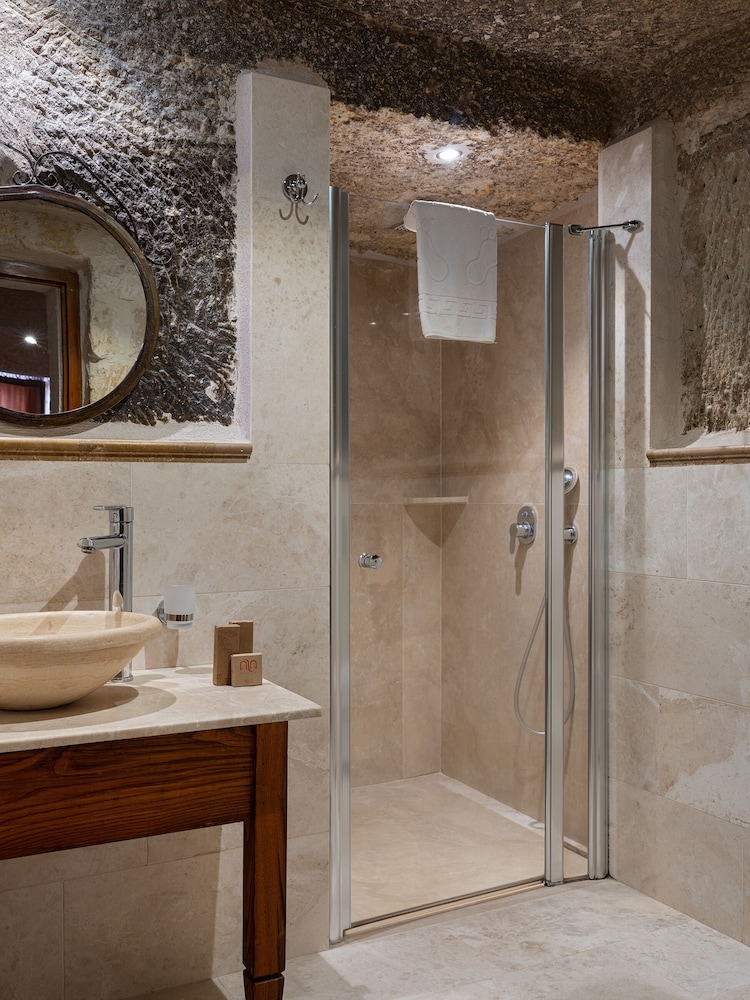 Aza Cave Hotel 50/50