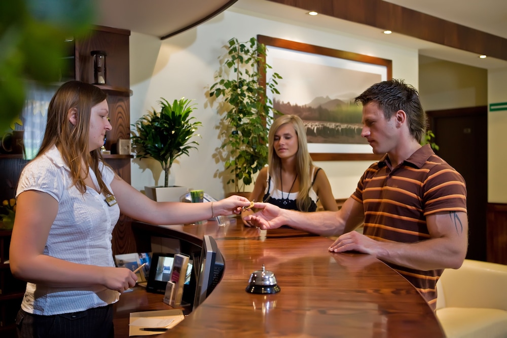 REDYK HOTEL 34/49