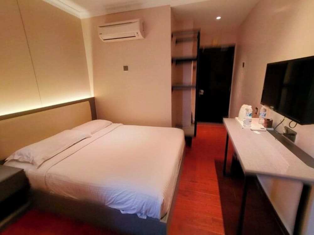 OYO 998 Queen City Hotel 33/50