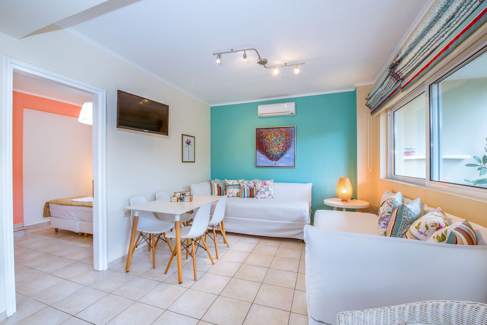 Stamatakis Boutique Studios 13/50