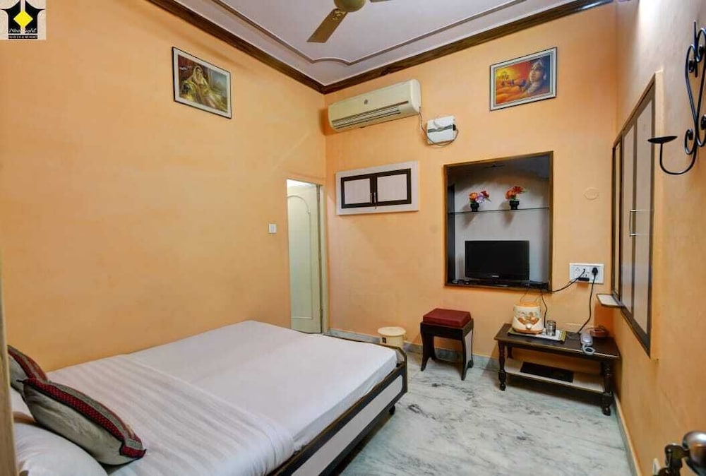 Hotel Jaisal Palace 12/42