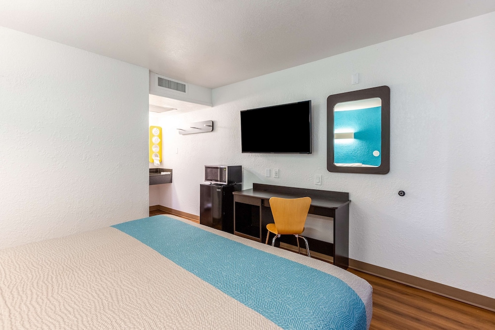 Motel6 Valdosta, GA - University 21/49