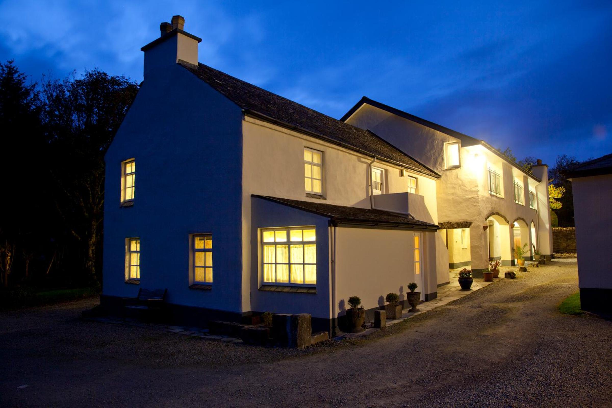 Woodhill House 1/15