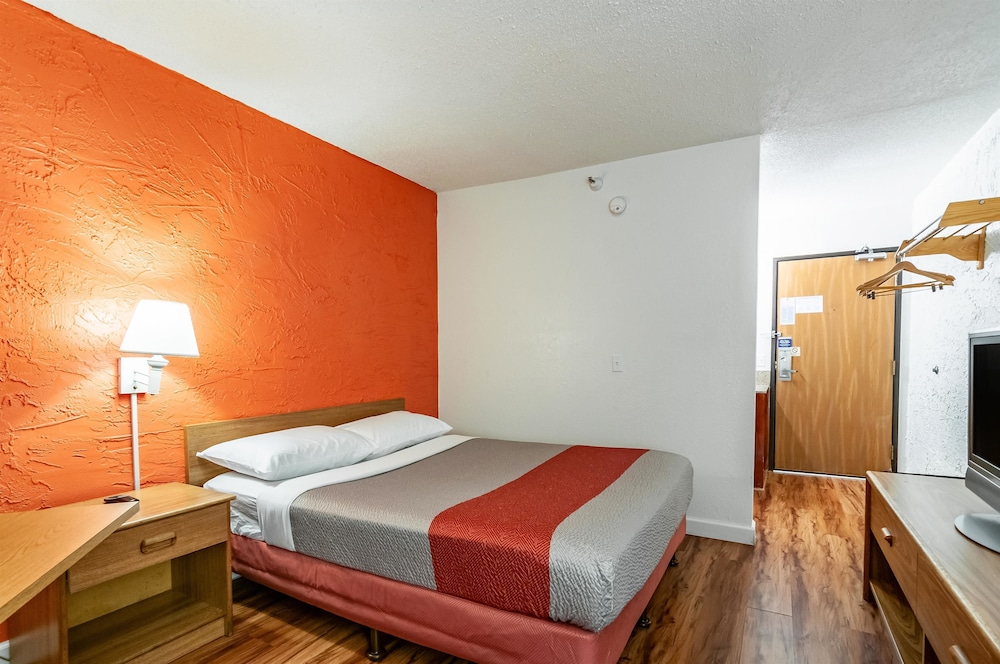 Motel6 Naperville, IL 19/44