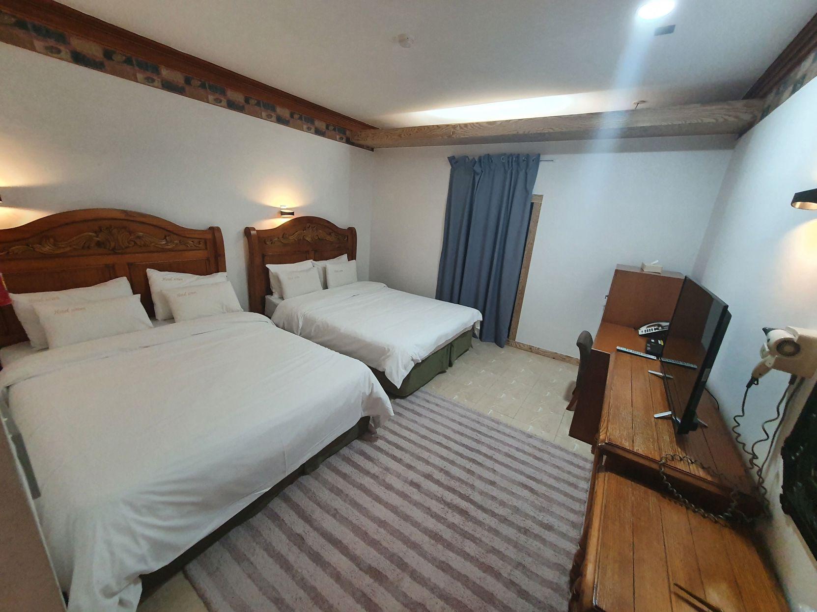Hinoki, Twin Beds
