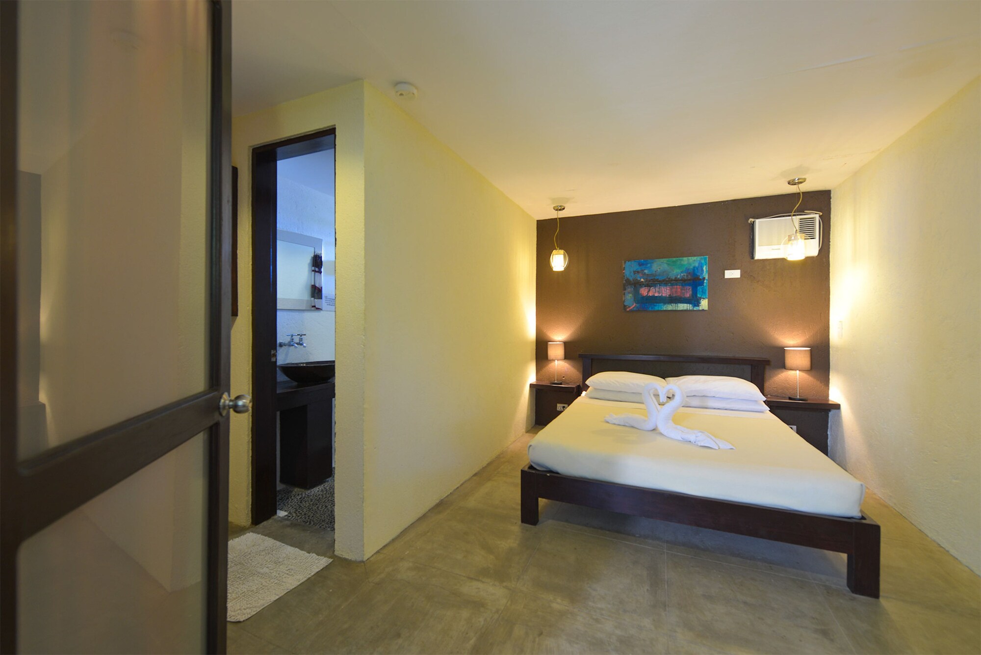 BASIC, QUEEN BED