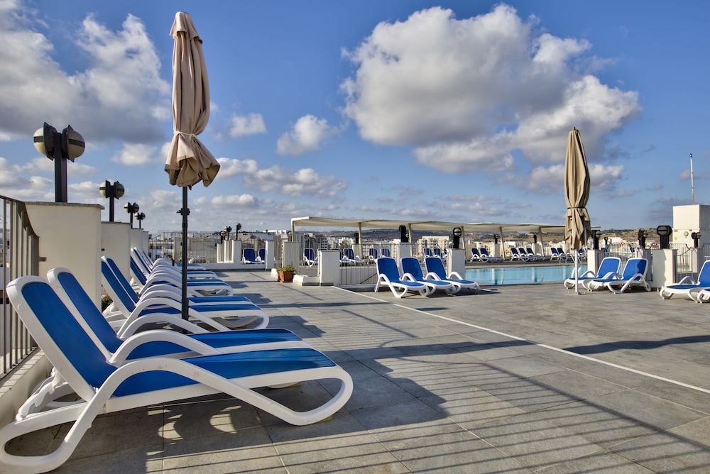 Santana Hotel 55/77