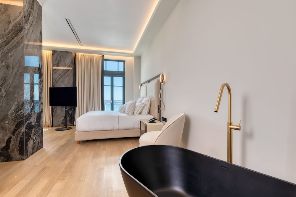 Grand Hotel Kalamata 49/50