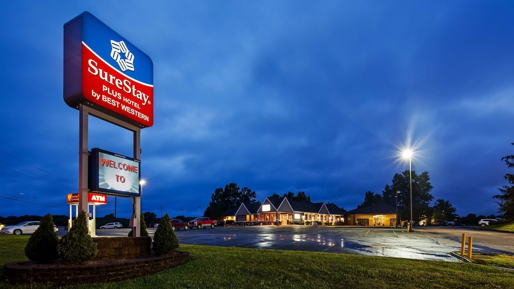 Baymont Inn and Suites by Wyndham Farmington, MO 54/62