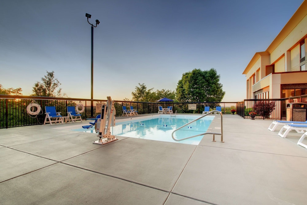 Hampton Inn Rolla 35/56