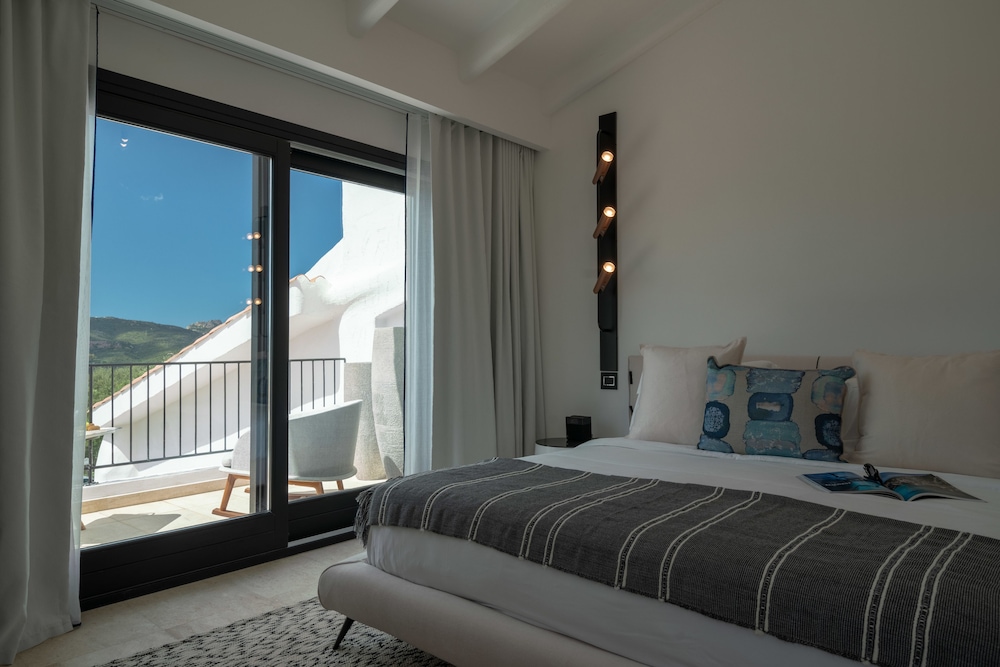 Sulia House Porto Rotondo, Curio Collection by Hilton 25/99