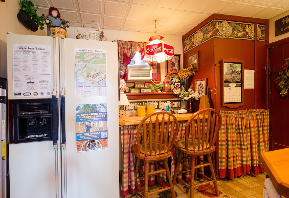 Lily Garden Bed and Breakfast 12/28