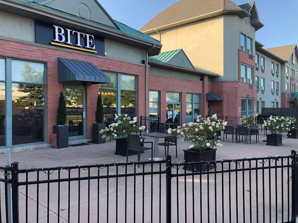 Best Western Plus Travel Hotel Toronto Airport in TORONTO