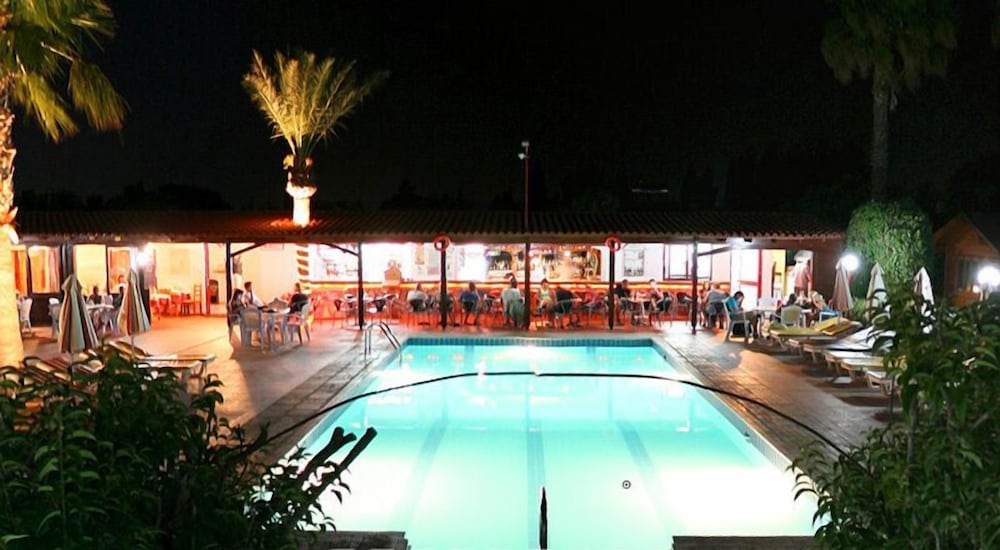 Sandys Studios Apartments And Log Villas 35/46