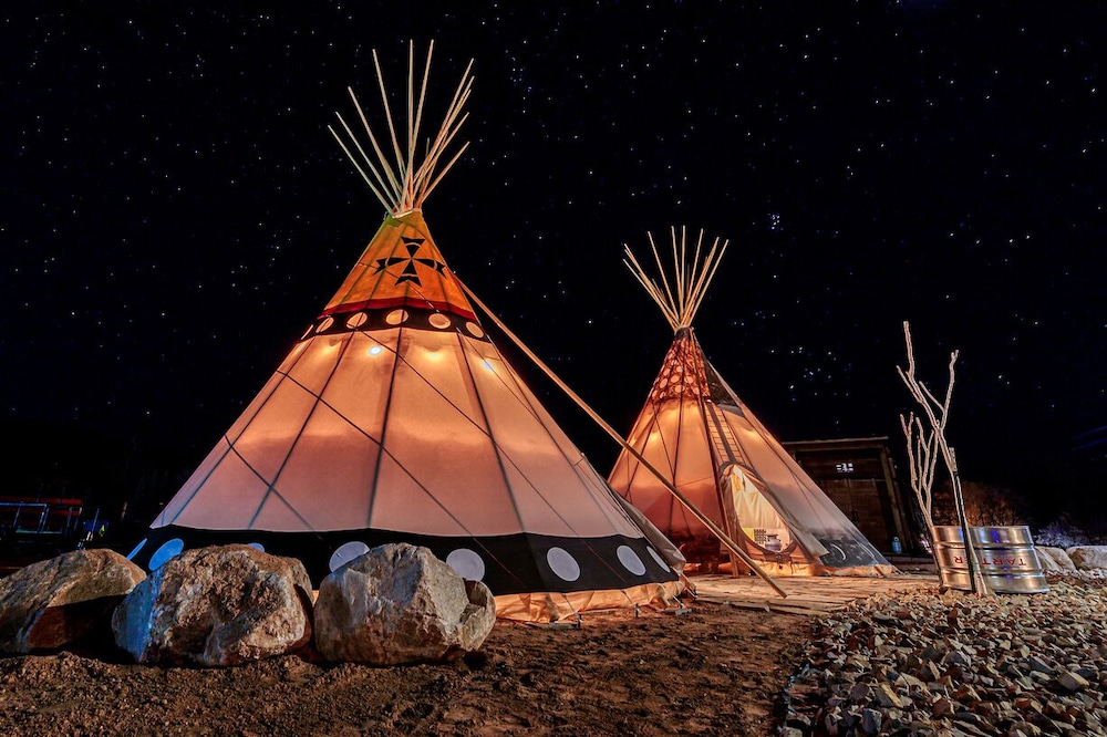 Compass Rose Lodge 21/25