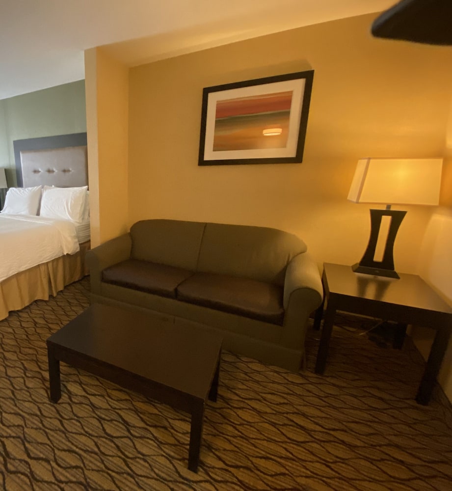 Wingate by Wyndham Fort Saskatchewan 43/64