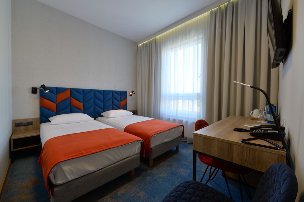 Hotel Faros 16/32